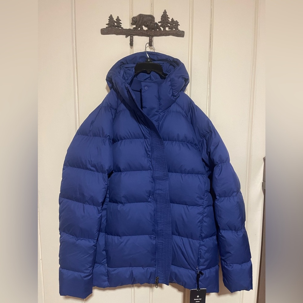NWT men’s Lululemon wunder puff jacket. Beautiful blue color.